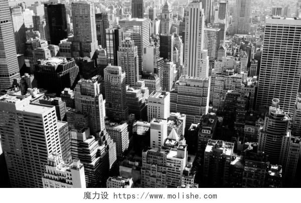 在黑色和白色的曼哈顿的城市景色